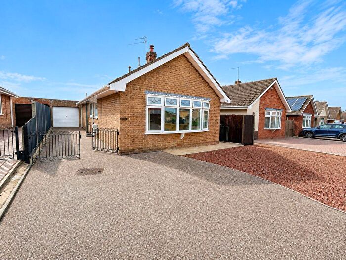 2 Bedroom Detached Bungalow For Sale In Yew Tree Close, Bradwell, NR31