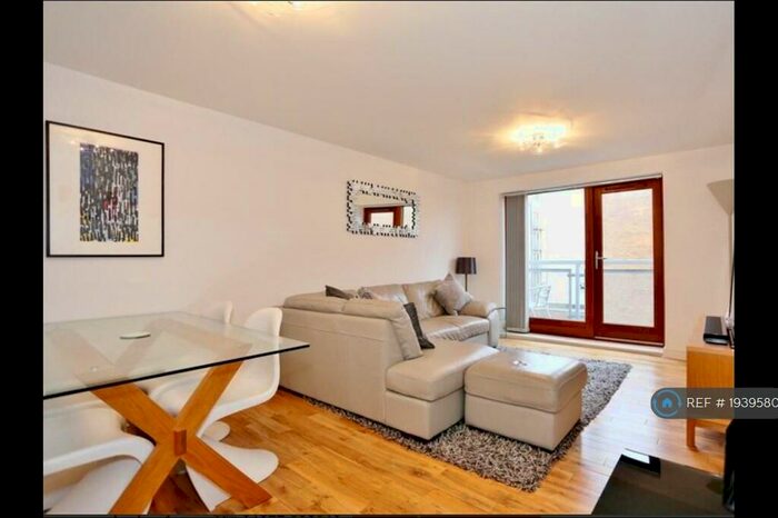 2 Bedroom Flat To Rent In North Star Boulevard, Greenhithe Village, DA9