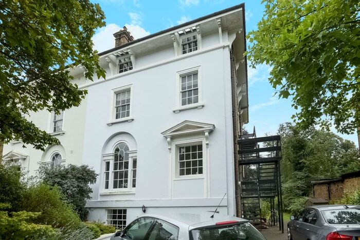 2 Bedroom Flat To Rent In Church Terrace London, SE13