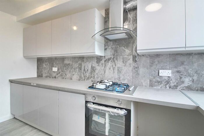 2 Bedroom Apartment To Rent In Cavendish Road, Emmer Green, Reading, RG4
