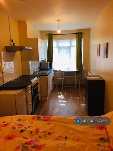 Studio To Rent In Rosebery Avenue, London, N17