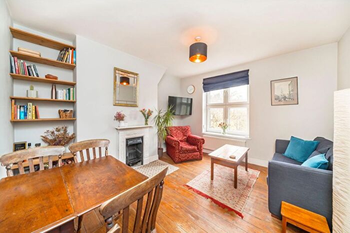 3 Bedroom Flat For Sale In Wandsworth Road, South Lambeth, SW8