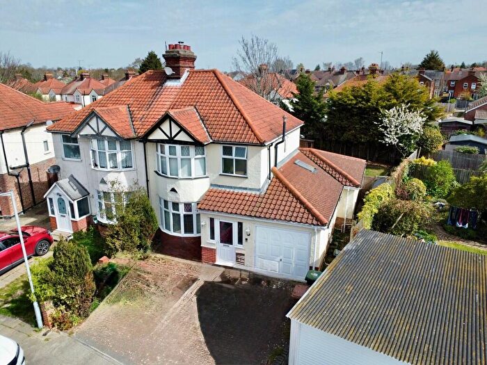 4 Bedroom Semi Detached House For Sale In Brookfield Road, Ipswich, IP1