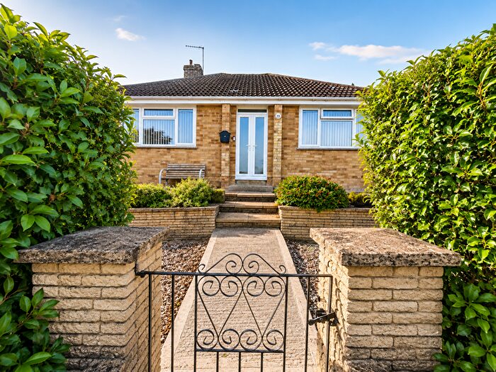2 Bedroom Detached Bungalow For Sale In High Street, Blunsdon, Swindon, SN26