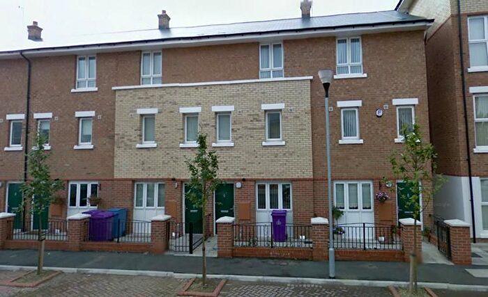 2 Bedroom Flat To Rent In Bed Apt To Rent, Golders Green, L7