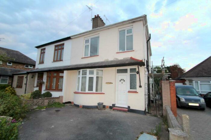 3 Bedroom Semi-Detached House To Rent In Softwater Lane Hadleigh, SS7