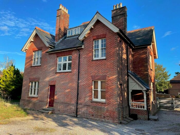 2 Bedroom Maisonette To Rent In Park Approach, Knowle, PO17