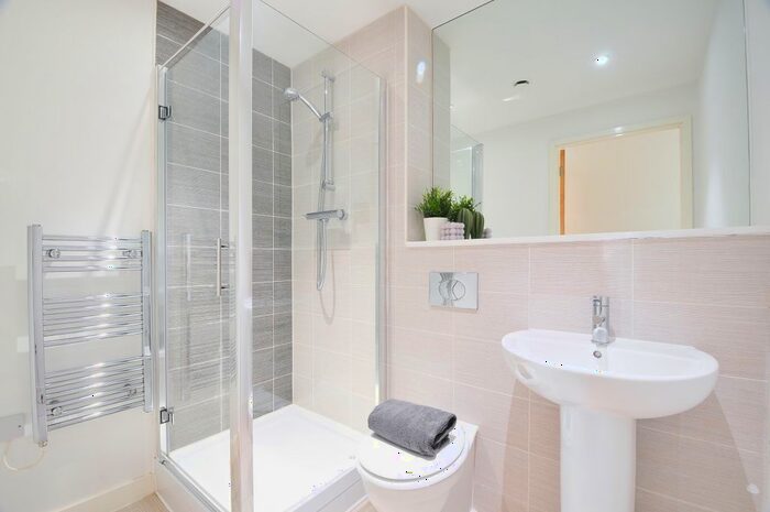 2 Bedroom Flat To Rent In Elmira Way, Salford, M5