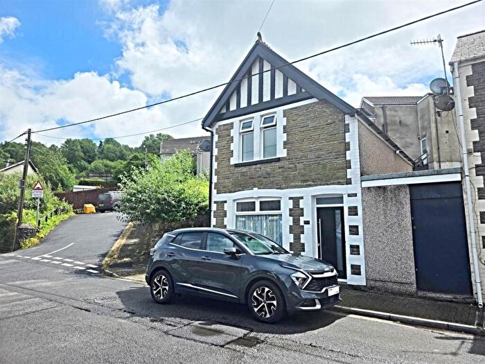 3 Bedroom Link Detached House For Sale In Graig Street, Graig, Pontypridd, CF37