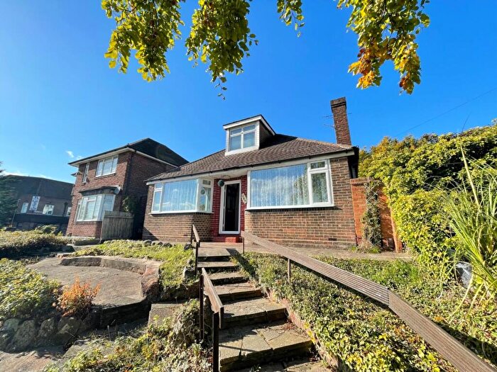 3 Bedroom Detached Bungalow To Rent In Crawley Green Road, Luton, Bedfordshire, LU2