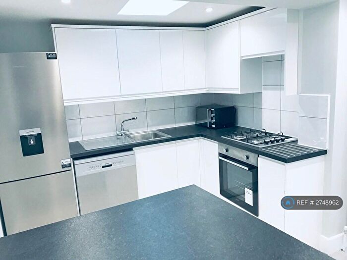 2 Bedroom Flat To Rent In Henry Street, Reading, RG1