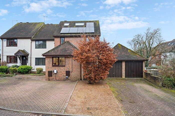 4 Bedroom End Of Terrace House To Rent In Old Town Close, Beaconsfield, Buckinghamshire, HP9