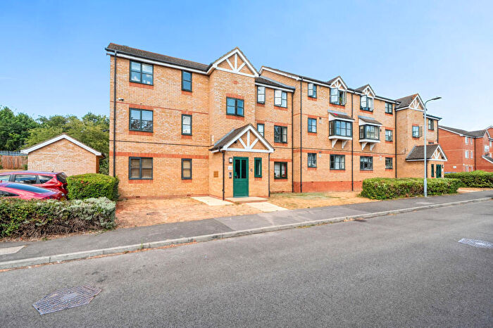 1 Bedroom Apartment For Sale In Lovegrove Drive, Slough, Berkshire, SL2