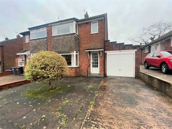 Houses for sale & to rent in M34 2PJ, Earl Street, Denton West Manchester