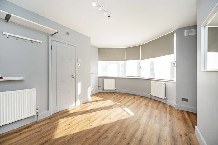 Studio To Rent In Hodford Road, Golders Green, London, NW11