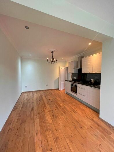 2 Bedroom Flat To Rent In Chelford Road, Bromley, BR1