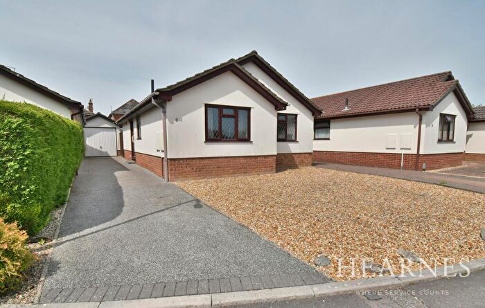 2 Bedroom Detached Bungalow For Sale In Parkside Gardens, Bournemouth, BH10