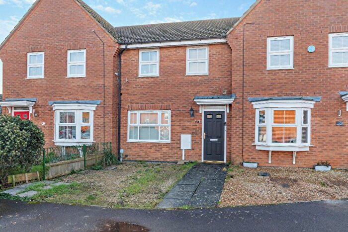 3 Bedroom Terraced House For Sale In Sunningdale Drive, Rushden, Northamptonshire, NN10