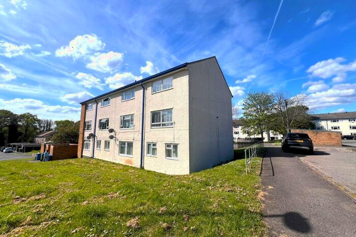 3 Bedroom Property To Rent In Brookhouse Road, Farnborough, GU14