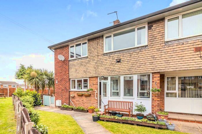 2 Bedroom Flat To Rent In Horsewood Close, Barnsley, South Yorkshire, S70