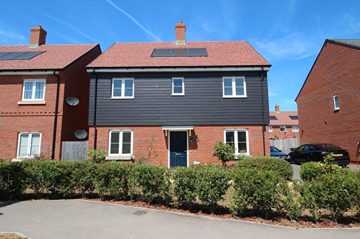 4 Bedroom Detached House To Rent In Wren Walk, Botley, SO32