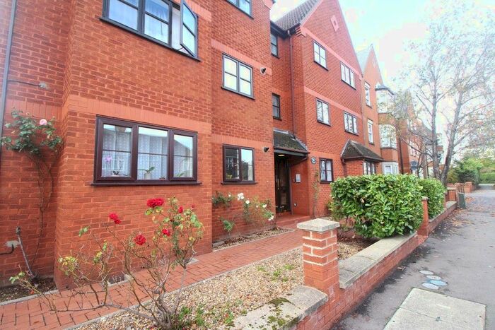 1 Bedroom Flat To Rent In Hurst Grove, Bedford, MK40