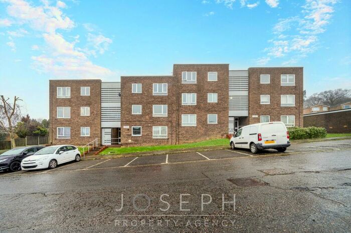 3 Bedroom Apartment To Rent In Hale Close, Ipswich, IP2
