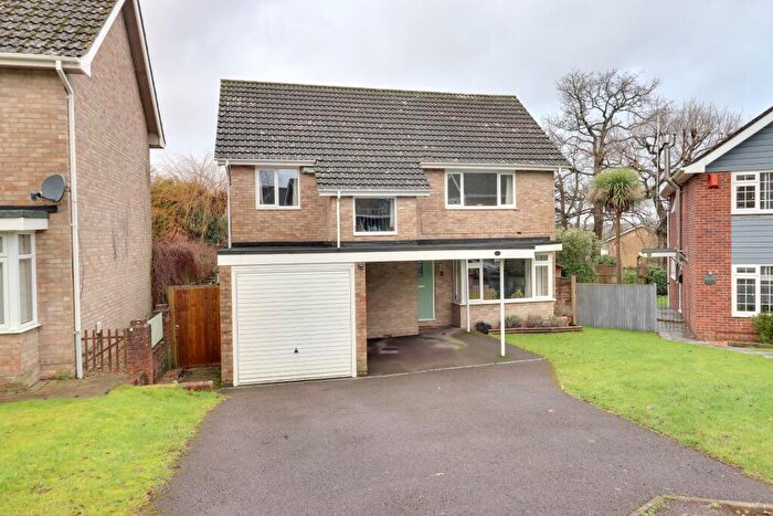 4 Bedroom Detached House For Sale In Westland Drive, Waterlooville, PO7