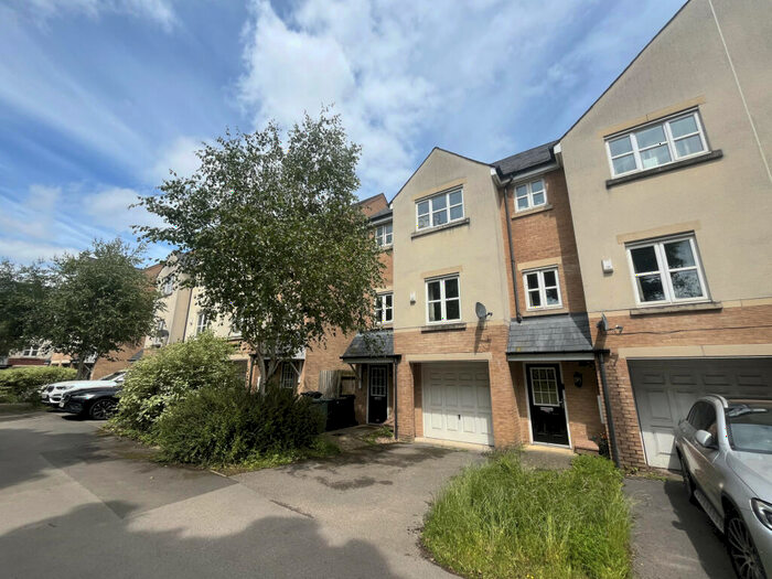 4 Bedroom Terraced House To Rent In Alnwick View, Leeds, West Yorkshire, LS16