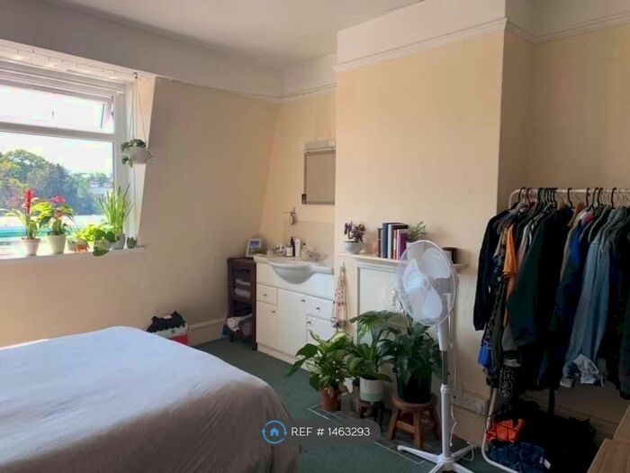4 Bedroom Flat To Rent In Gunnersbury Avenue, London, W3