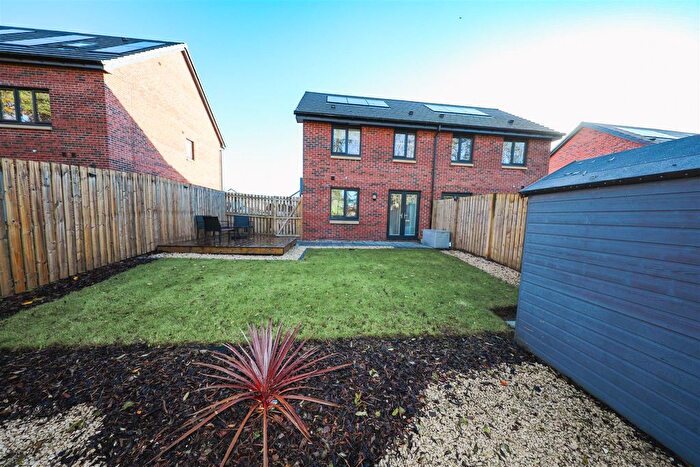 3 Bedroom Semi Detached House For Sale In Lawder Gardens, Glenrothes, KY7