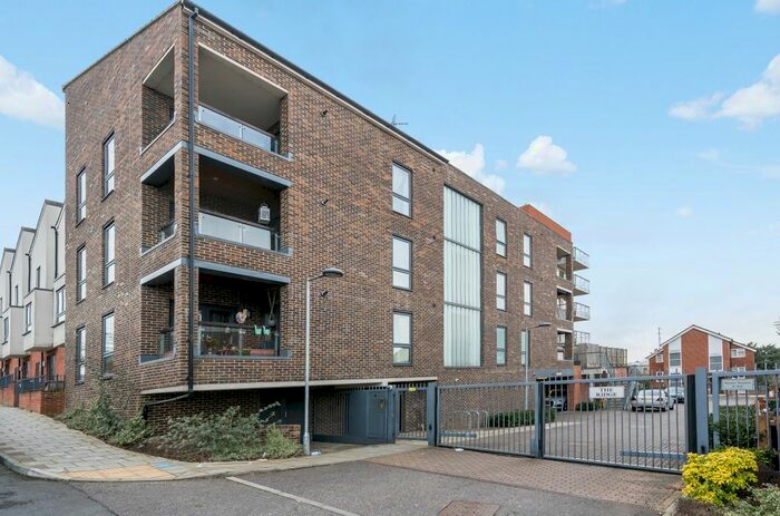 2 Bedroom Flat To Rent In Ridge Place, Orpington, BR5