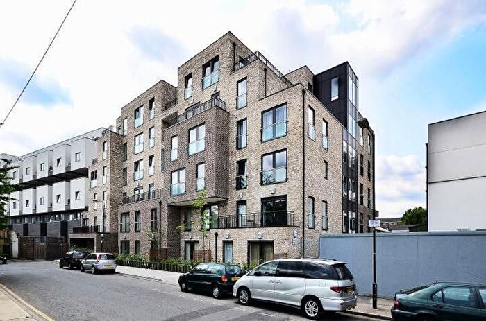 1 Bedroom Flat To Rent In Axio Way, Bow, London, E3