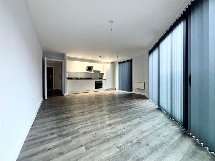 2 Bedroom Flat To Rent In Bradford Street, Birmingham, West Midlands, B12