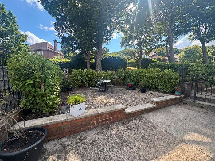 2 Bedroom Flat For Sale In Queen Margarets Road, Scarborough, YO11