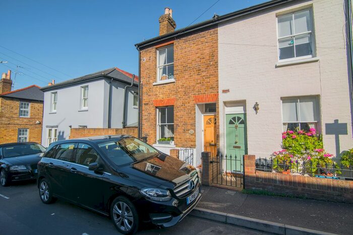 2 Bedroom Detached House To Rent In Albert Road, Richmond, Surrey, Uk, TW10