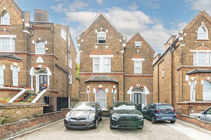 2 Bedroom Flat To Rent In Leamington Park, London, W3