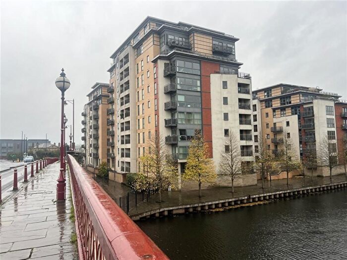 2 Bedroom Flat For Sale In Bowman Lane, Hunslet, Leeds, LS10