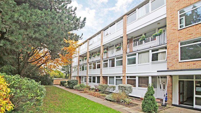 3 Bedroom Maisonette For Sale In Tarnwood Park, Eltham, SE9