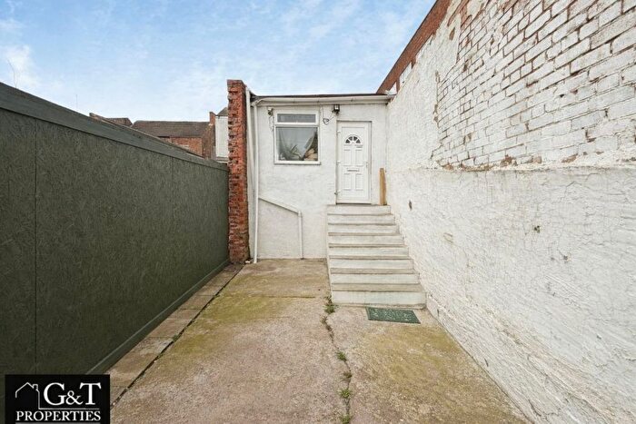 1 Bedroom Flat To Rent In Flat B, High Street, Dudley, DY1