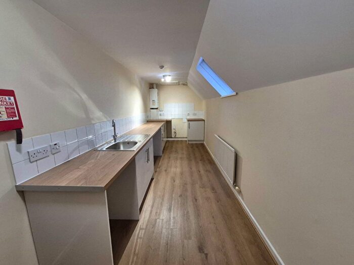 1 Bedroom Flat To Rent In Wind Street, Ammanford, SA18