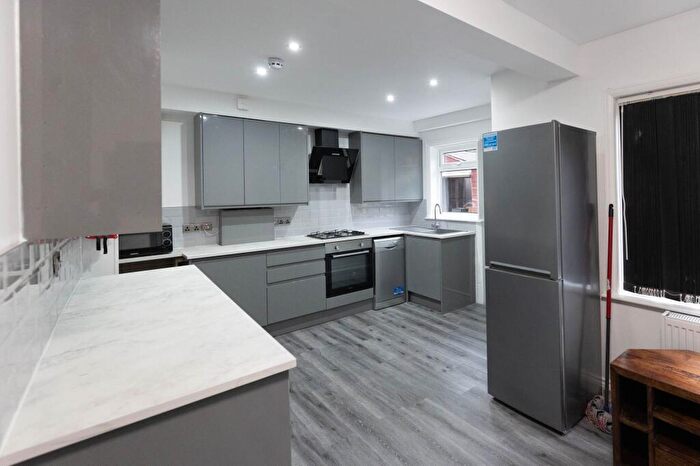 5 Bedroom House To Rent In Derwentwater Grove, Leeds, LS6