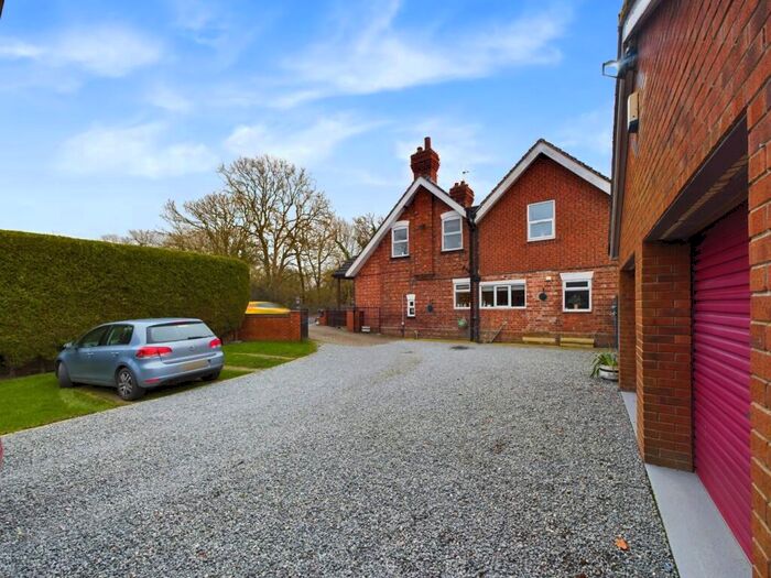 4 Bedroom Detached House For Sale In Yarmshaw Lane, Howden, DN14