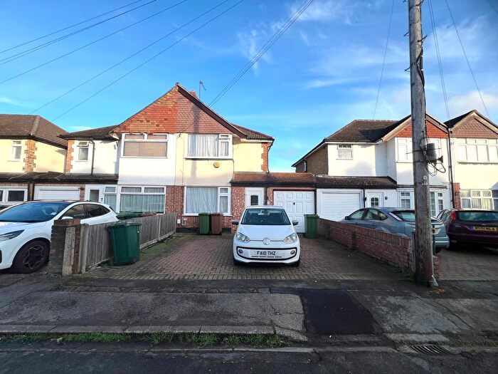 3 Bedroom Terraced House To Rent In Harrow Road, Feltham, TW14
