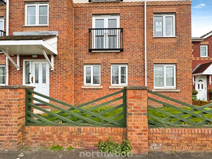 2 Bedroom Flat For Sale In Dunstan Drive, Thorne, Doncaster, DN8