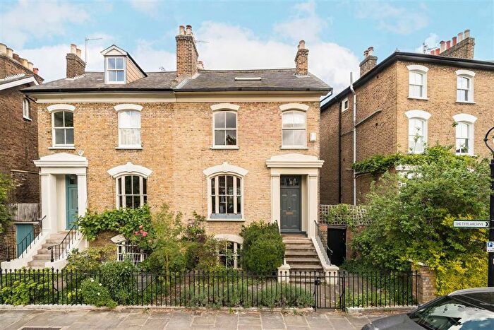 5 Bedroom Semi-Detached House For Sale In Durand Gardens, Stockwell, SW9