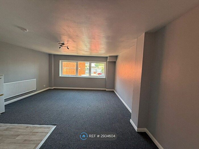 3 Bedroom Flat To Rent In Upper Green East, Mitcham, CR4