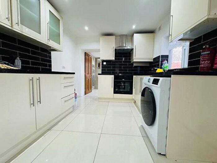 4 Bedroom Property To Rent In Park Street, Slough, SL1