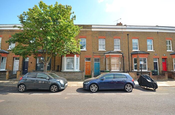 2 Bedroom Flat To Rent In Becklow Road, London, W12