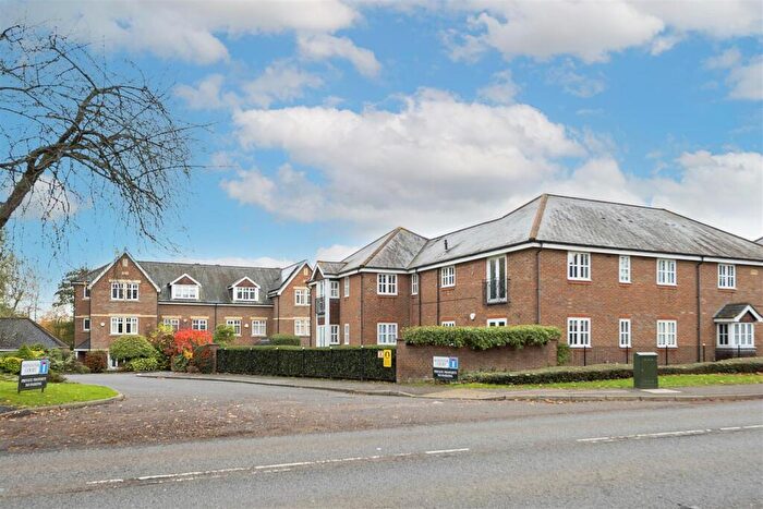 2 Bedroom Apartment For Sale In Minister Court, Frogmore, St. Albans, AL2